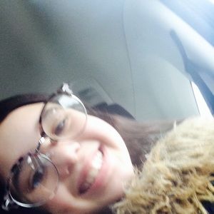 Meet your Posher, Ava